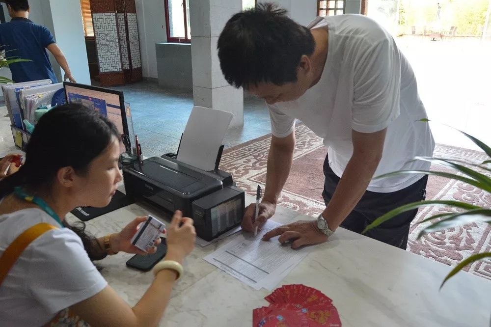 金强控股为员工发放夏季防暑福利