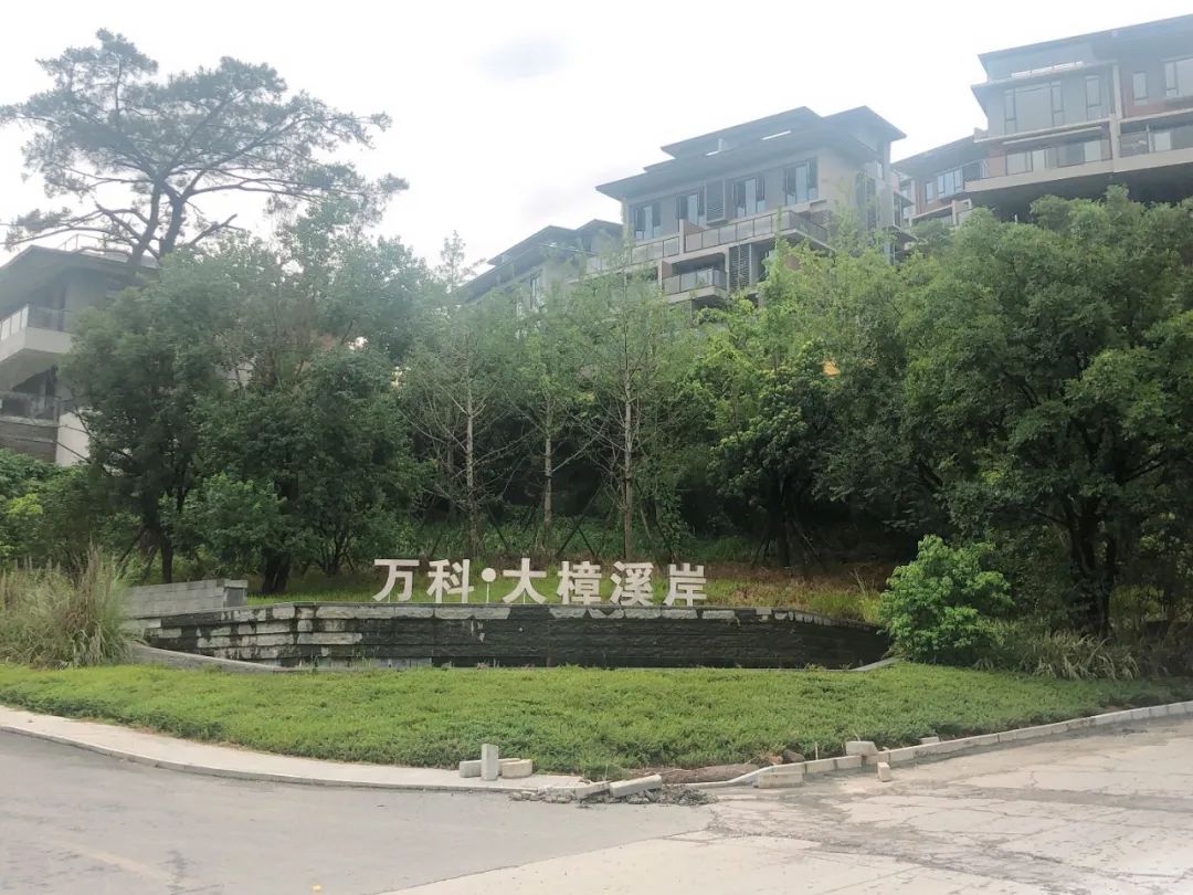 金强TKK板在万科大樟溪岸，与湖光山色巧妙融合