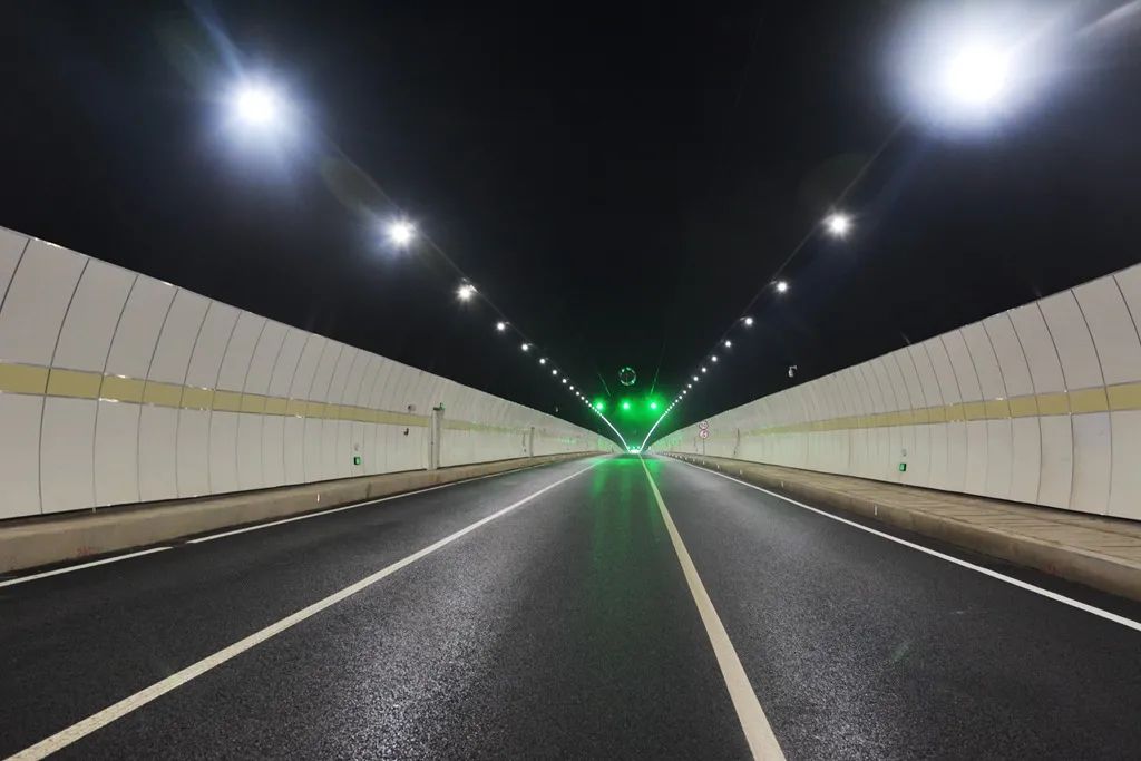 福州登云隧道顺利通车，项目采用金强ETT装饰板