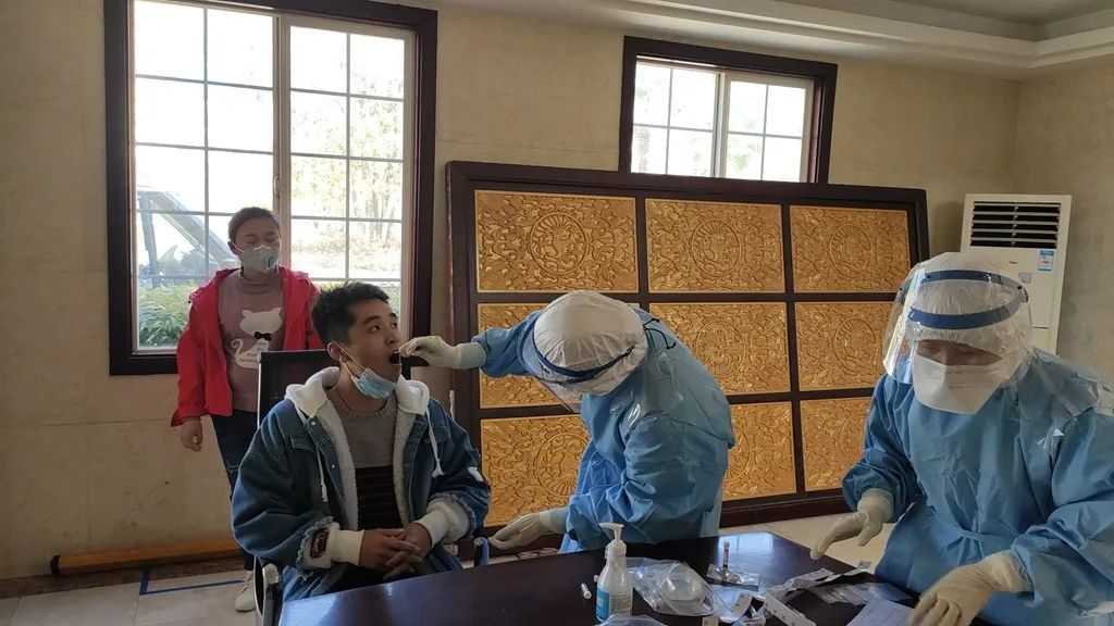 金强建材组织外省返乡员工开展核酸检测