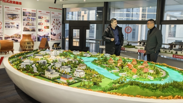 金强人居集团参观东方雨虹集团，共探合作新机遇